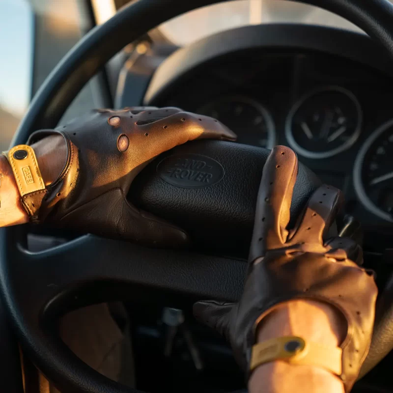 driving gloves dark brown leather detail