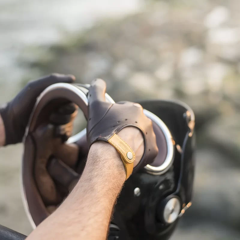 driving gloves dark brown leather detail