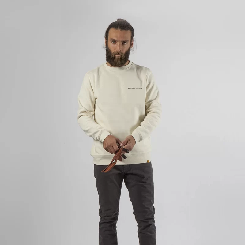 White sweatshirt made in Portugal with 100% organic cotton