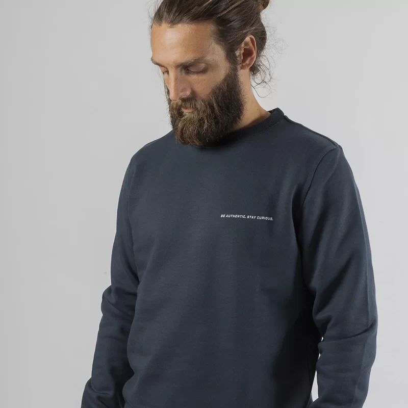 navy sweatshirt made in Portugal with 100% organic cotton